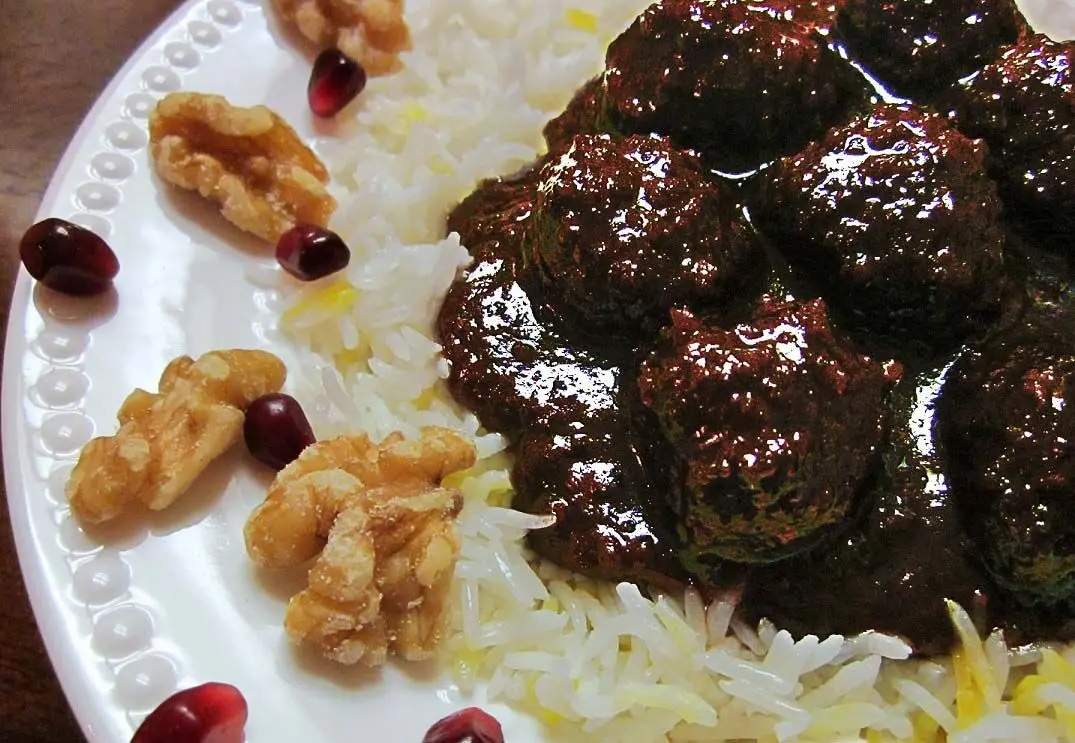 طرز تهیه فسنجون مجلسی با گوشت قلقلی  | راز و رمز روغن انداختن فسنجون