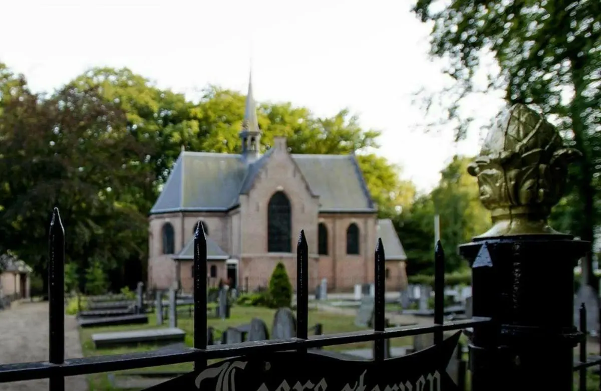 مقامات بهداشتی هلند از روش جایگزین خاکسپاری که طبیعت را کمتر آلوده می‌کند حمایت کردند.
