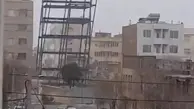 سقوط اسکلت فلزی ساختمان در حال ساخت + ویدئو