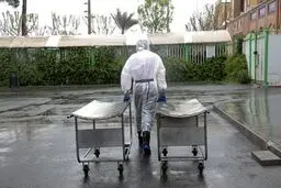 احتمال ورود بیمارستان ها به "فاز خطر"/درگیری ۱۲ هزار تن از مدافعان سلامت با کرونا