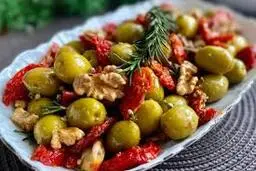 دستور تهیه سالاد زیتون و گردو | پیش غذایی مدیترانه‌ای با طعمی منحصر به‌ فرد +ویدئو