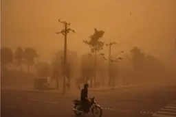اورژانس: مراجعه ۵۲ نفر به مراکز درمانی در پی طوفان سیستان و بلوچستان