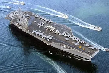 آتش‌سوزی در یک ناو هواپیمابر آمریکا | مجروح شدن 8 نظامی آمریکایی