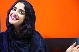ژست فانتزی خانم با تم قرمز+عکس 