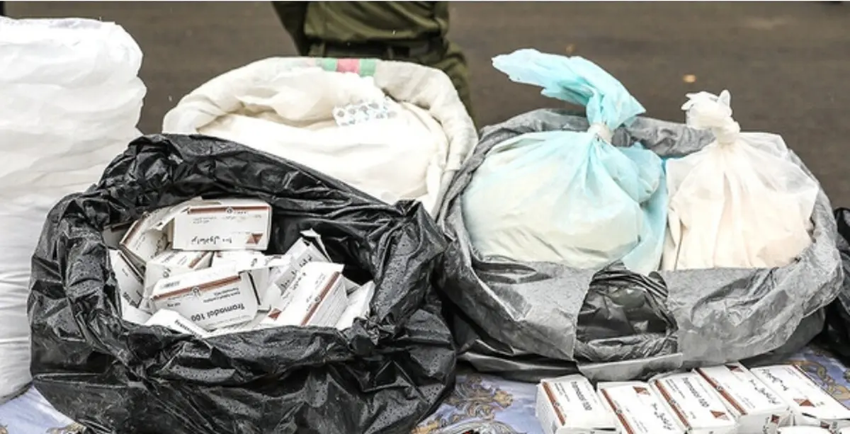 
خرید و فروش محصولات دارویی در فضای مجازی ممنوع است |  دستگیری متهم در مخفیگاهش  

