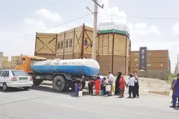 آب‌شور هم نیست | بسیاری از محله‌های زاهدان در دمای بالای ٤٠درجه آب ندارند