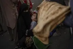 طرح «غذا در برابر کار» طالبان برای مبارزه با فقر و گرسنگی در افغانستان 