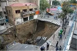 فرونشست زمین در بزرگراه شهید آبشناسان  +عکس