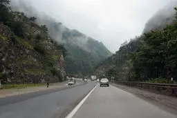 
واکنش فرماندار آمل به اعتراض‌ها نسبت به باز شدن جاده هراز: مردم خود را با مسافران درگیر نکنند
