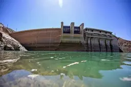 مدیر نیروگاه سد زاینده رود: اگر ارتفاع آب سد ۳ متر دیگر کاهش یابد، نیروگاه آن از مدار خارج می‌شود