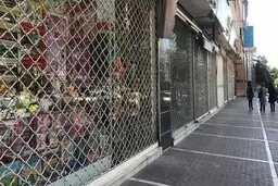 
روحانی  |  دستورالعمل‌های مقابله با کرونا برای کسب‌وکارها بازنگری شود
