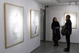 مصاحبه با فرناز رضایی درباره نمایشگاه «انتزاع مسطور» در گالری مژده