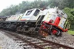 خروج قطار مسافربری از ریل در روسیه | کشته ها و زخمی های این حادثه چقدر بود؟+ویدئو