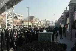 سهامداران بورس مقابل مجلس تجمع کردند+ عکس