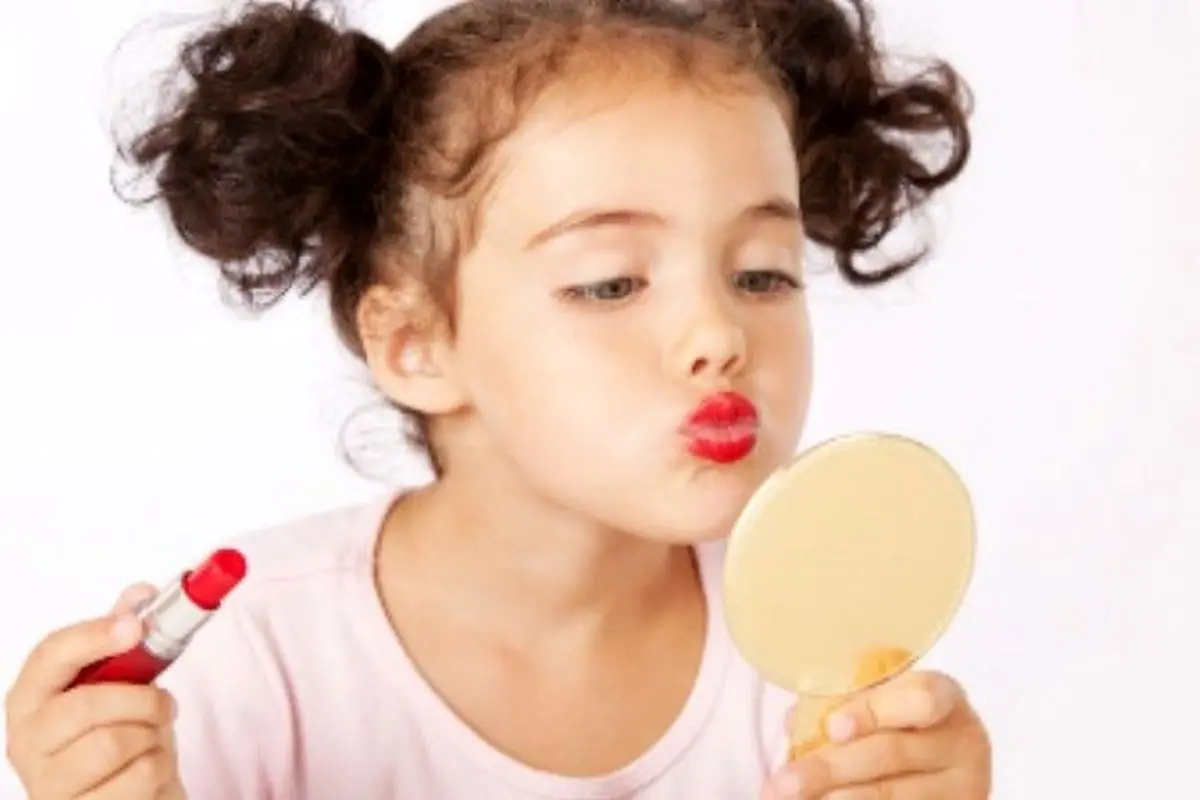 وقتی زیبایی ملاک همه‌چیز است | پژوهشی درباره آرایش دختران زیر ۱۲ سال