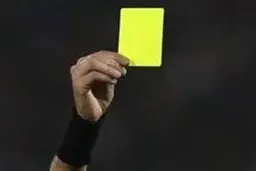 احتمال در نظر گرفتن کارت زرد برای پرتاب آب دهان 