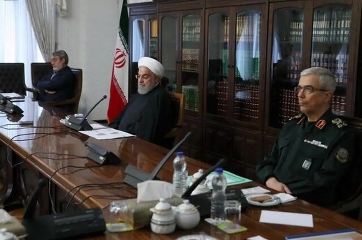 تصویری از فاصله کرونایی بین روحانی و رئیس ستادکل نیروهای مسلح /واعظی با ماسک آمد