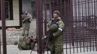 برافراشتن پرچم روسیه توسط نظامیان روس در جمهوری جدایی‌طلب لوهانسک + ویدئو 
