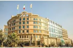 مجتمع تجاری الماس کریم‌خان به دلیل حضور یک خانم بی حجاب پلمب شد!