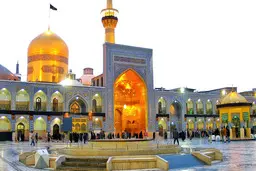 شست و شوی گنبد حرم امام رضا (ع) در آستانه سال نو+ویدئو