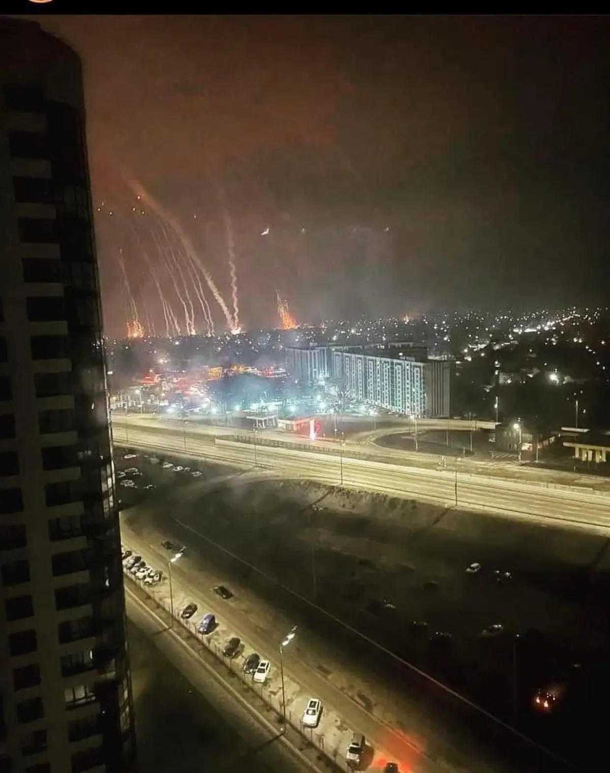 شنیده شدن صدای انفجارهای مهیب در چهار منطقه‌ی حومه کی‌یف‌+ویدئو