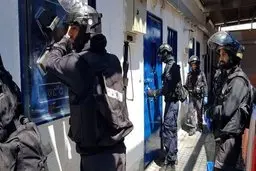 پلیس رژیم صهیونیستی اسرای زندان جلبوع را در داخل دادگاه مورد ضرب و شتم قرار داد