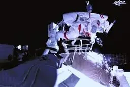 
اولین پیاده‌روی فضایی چینی‌ها در ایستگاه خودشان انجام شد
