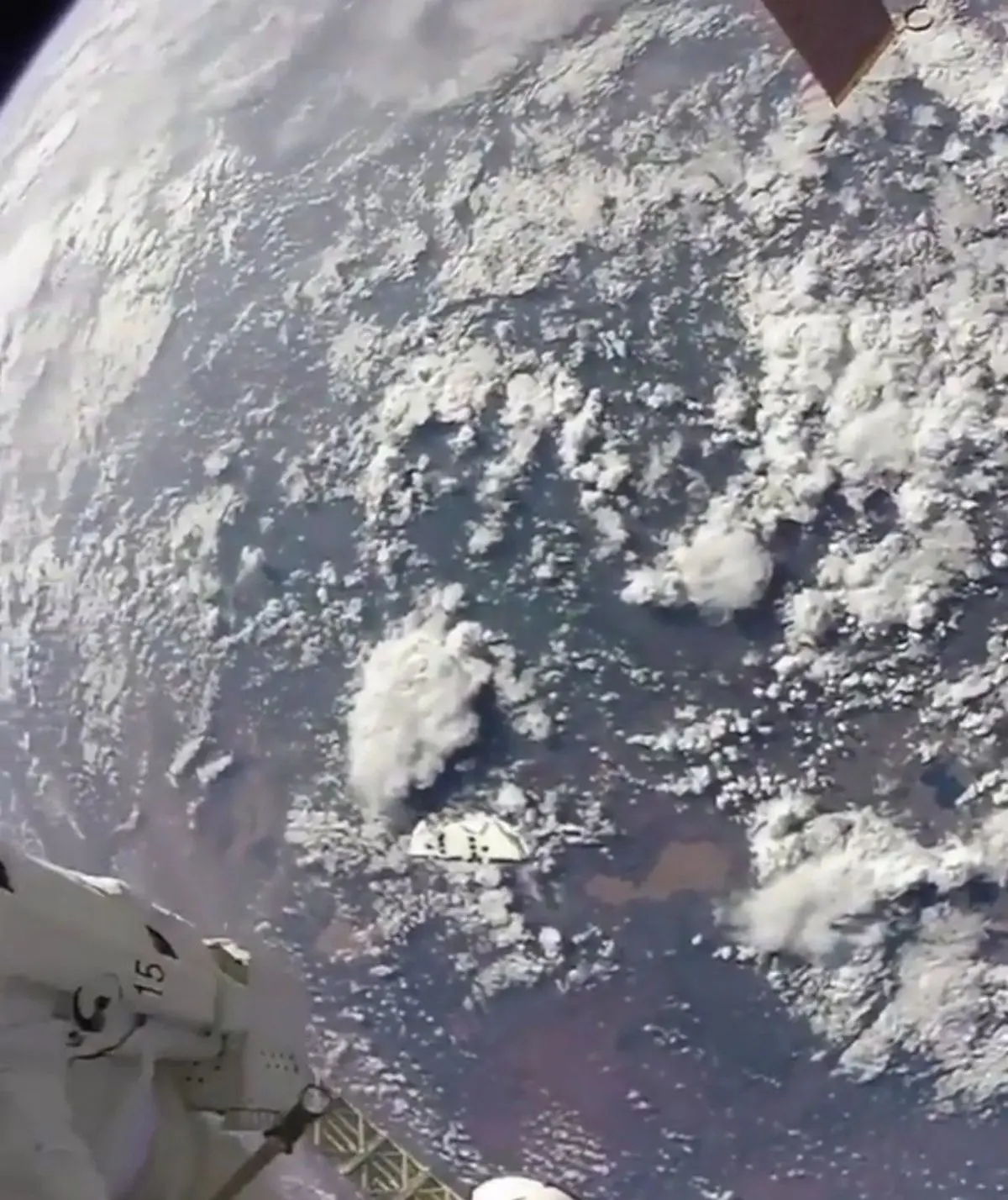 لحظات حیرت‌انگیز تماشای سیاره زمین از ایستگاه فضایی!+ویدئو 