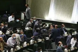 نمی‌شود که برای تصمیم ۲۰ نفر، تمام ۲۹۰ نماینده مجلس پاسخگو باشند