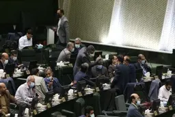 نمی‌شود که برای تصمیم ۲۰ نفر، تمام ۲۹۰ نماینده مجلس پاسخگو باشند