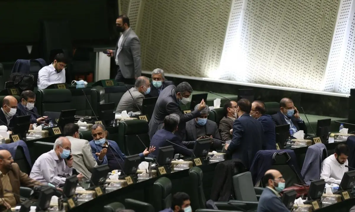 نمی‌شود که برای تصمیم ۲۰ نفر، تمام ۲۹۰ نماینده مجلس پاسخگو باشند