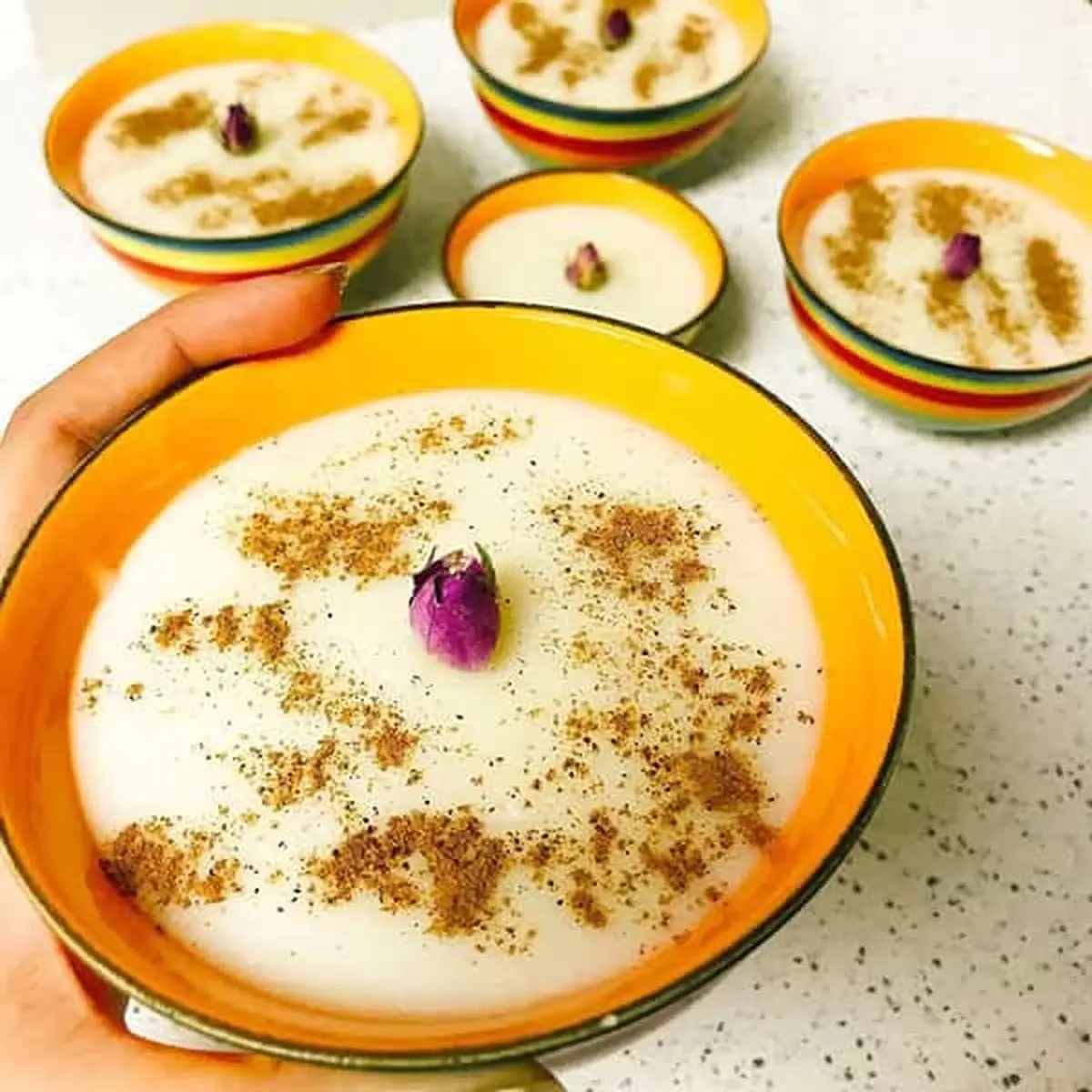 برای افطار فرنی درست کن، خیلی خوشمزه میشه | طرز تهیه فرنی خوشمزه و مجلسی به روش اصیل بازاری
