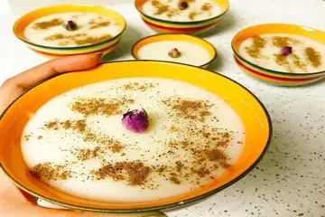 برای افطار فرنی درست کن، خیلی خوشمزه میشه | طرز تهیه فرنی خوشمزه و مجلسی به روش اصیل بازاری