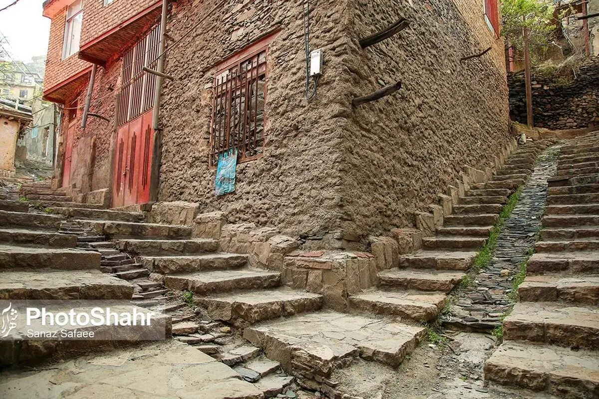 (تصاویر) یکی از  روستاهای تاریخی مشهد مردم در حال تخریب و بازسازى منازل خود هستند 