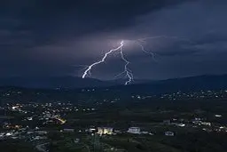 صاعقه  یک نفر را خشک کرد | فردی بر اثر برخورد صاعقه جان داد