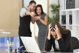 مواظب همکار سمی که انرژی منفی می دهد باشید! | از این همکاران دوری کنید!