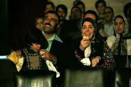 
واکنش کارگردان به حواشی سریال: «زیرخاکی» به حاشیه برود، خانم خیر اندیش را مقصر می‌دانم 