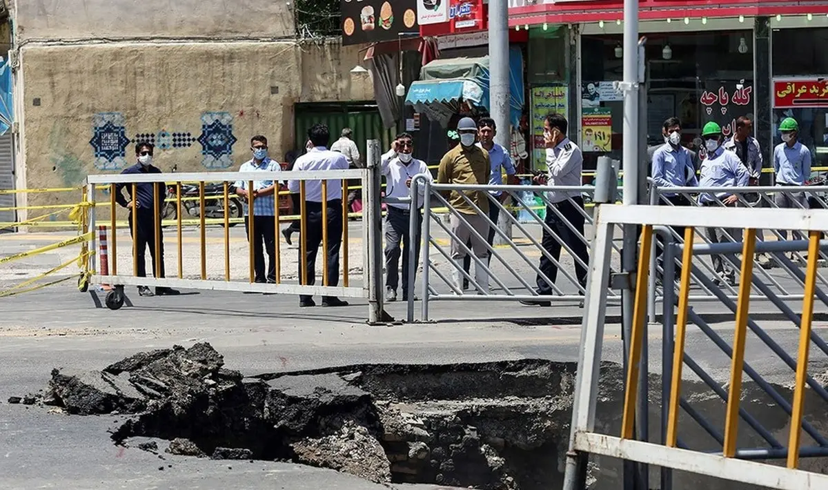 در چهارراه دانش مشهد زمین نشست کرد +عکس