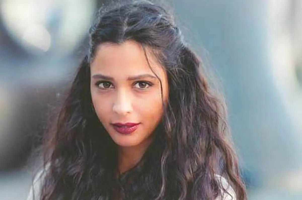 بازیگر معروف فلسطینی مجروح شد| بازیگر زن فلسطینی در بمباران دیشب مورد اصابت قرارگرفت

