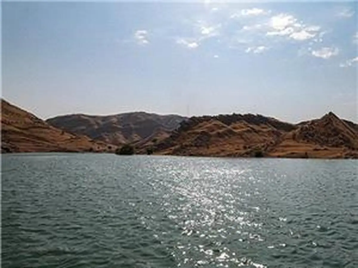 پدیدار شدن یک روستا با کاهش سطح آب دریاچه سد دهوک