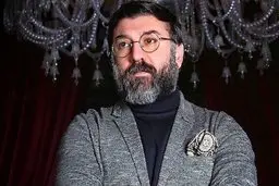 
آخرین وضعیت علی انصاریان در بیمارستان  |   ریه‌هایش بالای ۸۰ درصد درگیر کرونا شده اما به خواب مصنوعی نرفته
