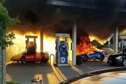 آتش‌سوزی در پمپ بنزین+ویدئو
