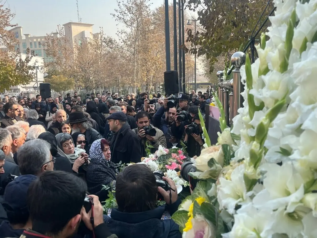 جایگزینی تاج‌گل با تجهیزات پزشکی | پویش «گل‌های همیشه بهار» در مراسم ترحیم +ویدئو