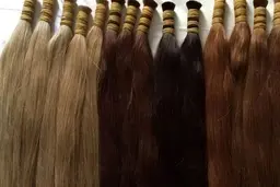 فروش مو برای گذران زندگی | از فروش مو‌های دختر ۸ ساله برای خرید تبلت کارکرده تا زن ۵٠ ساله‌ای که موهایش را فروخت تا خرج دارو‌های شوهرش را بدهد