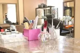 تا ریشه‌کنی کامل "کرونا" کاشت ناخن و تتو نکنید