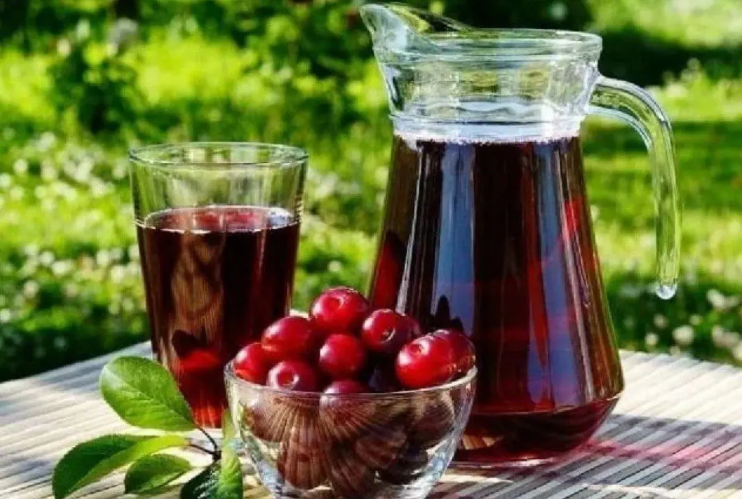توی این روزهای گرم شربت آلبالو درست کن، محشر میشه | طرز تهیه شربت آلبالو خانگی خوشمزه و خوشرنگ مرحله به مرحله + ترفند های ویژه ی خوشرنگ شدن