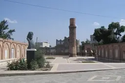 بخشی از آثار تاریخی در خوی دچار ترک خوردگی شد | آرامگاه شمس آسیب جدی ندیده است + عکس