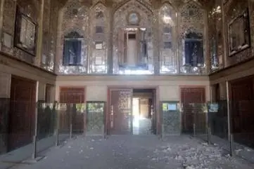 ریزش تزئینات چهلستون اصفهان ادامه دارد