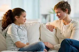 حرف زدن با فرزند درباره اولین پریود | چگونه  با فرزندم در خصوص اولین پریودش حرف بزنم؟