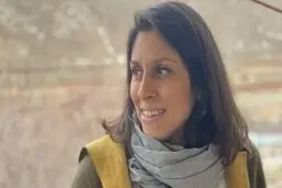 همسر نازنین زاغری قصد دارد در مرکز لندن در چادر سپری کند + عکس
